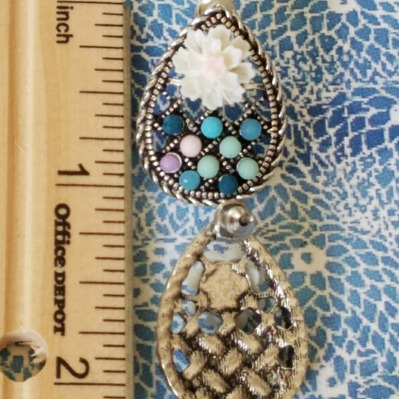 Old fashioned teardrop earrings beads & flower - Picture 3 of 3
